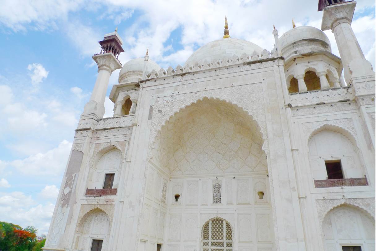 Bibi Ka Maqbara, one of the best historical places in Aurangabad.