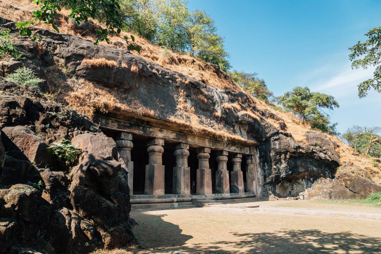 Elephanta Caves, included in the best historical Mumbai tours